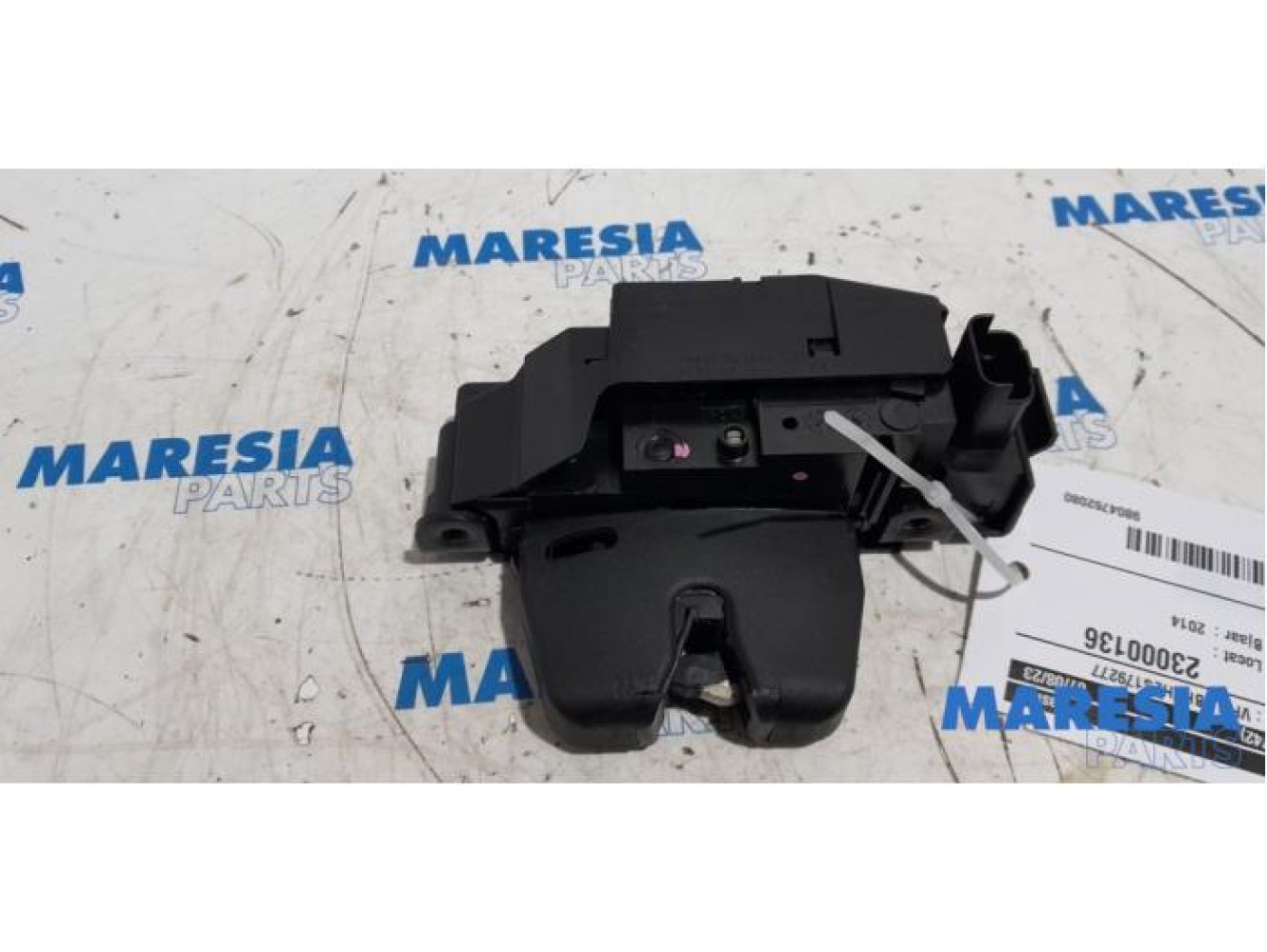 Peugeot - 308 - Tailgate lock mechanism