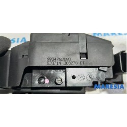 Peugeot - 308 - Tailgate lock mechanism