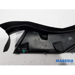 Renault - Scenic - Protection montant A droit