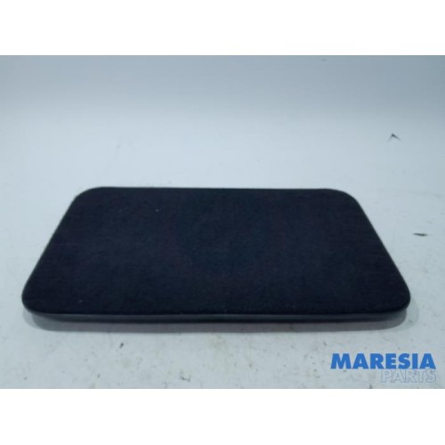 Renault - Scenic - Storage compartment