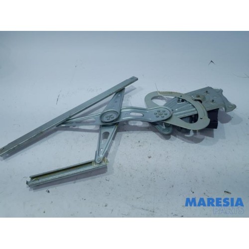 Renault - Scenic - Rear door window mechanism 4-door, right