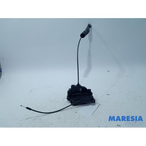 Renault - Scenic - Front door lock mechanism 4-door, right