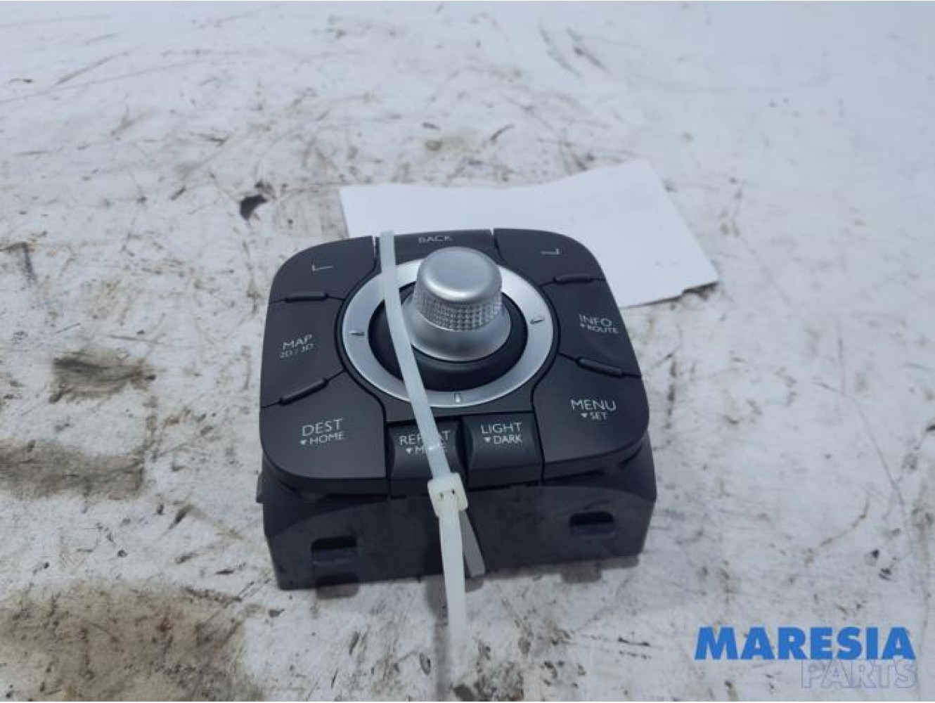 Renault - Scenic - Multi-media control unit