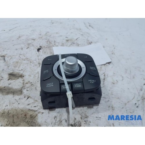 Renault - Scenic - Multi-media control unit