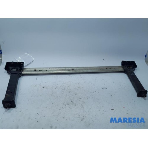 Renault - Scenic - Radiator bar