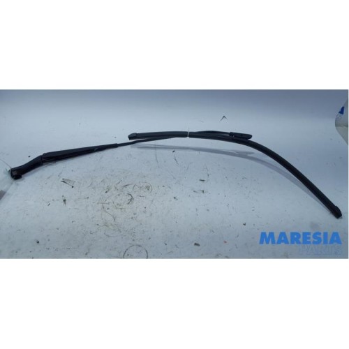 Renault - Scenic - Front wiper arm