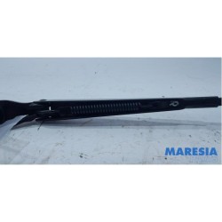 Renault - Scenic - Front wiper arm