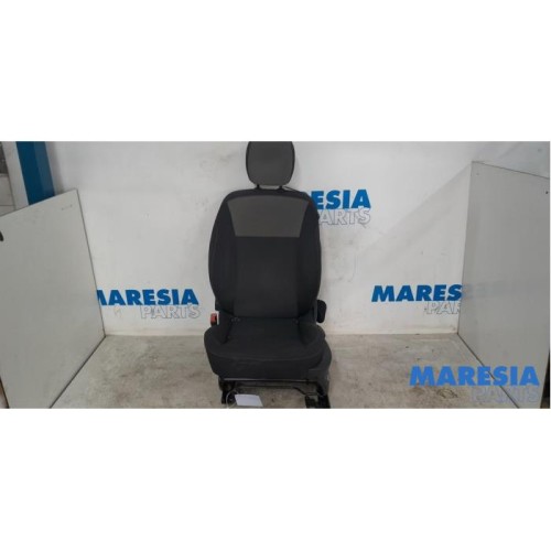 Renault - Clio - Seat, left