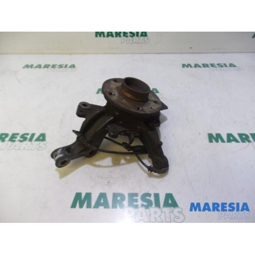Renault - Megane Scenic - Knuckle, front right