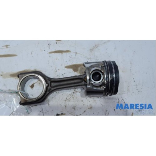 Peugeot - 5008 - Piston