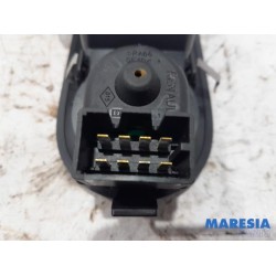 Renault - Clio - Multi-functional window switch