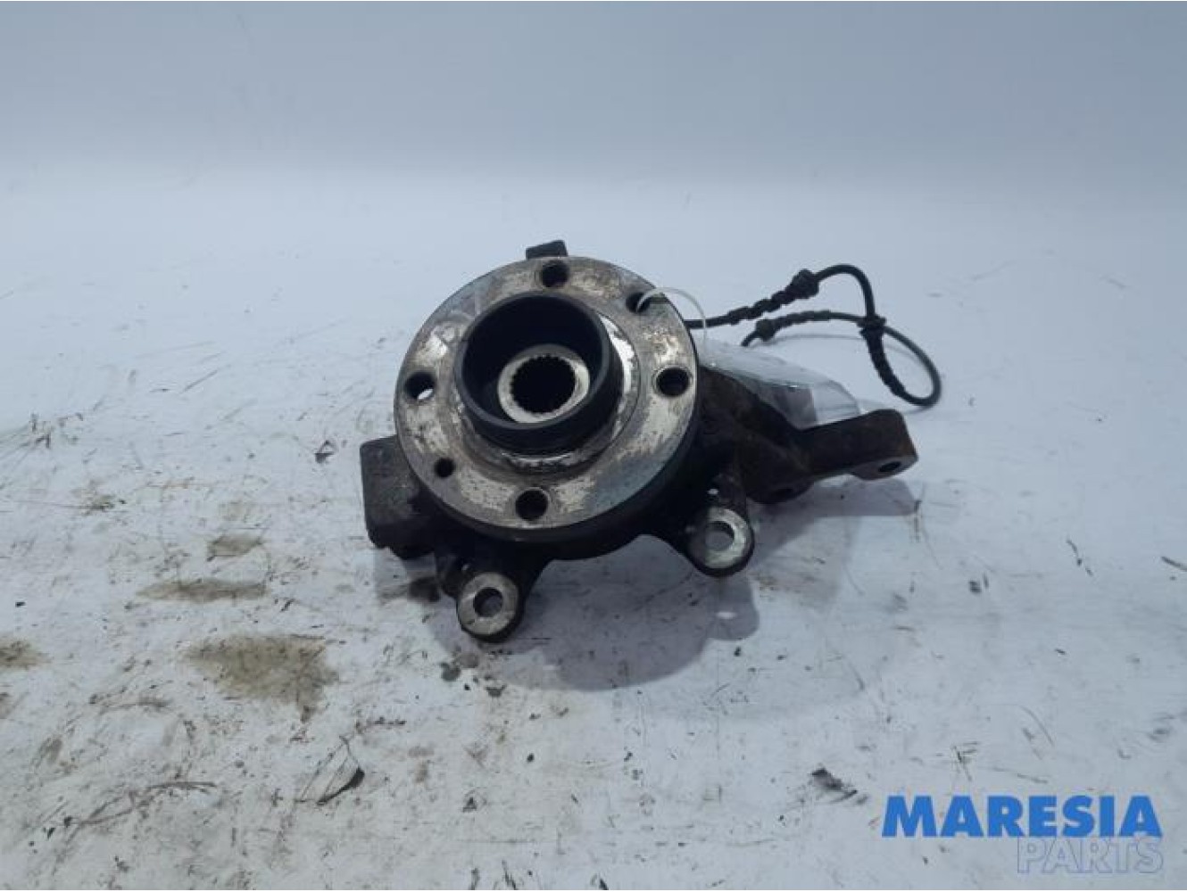 Renault - Clio - Knuckle, front right