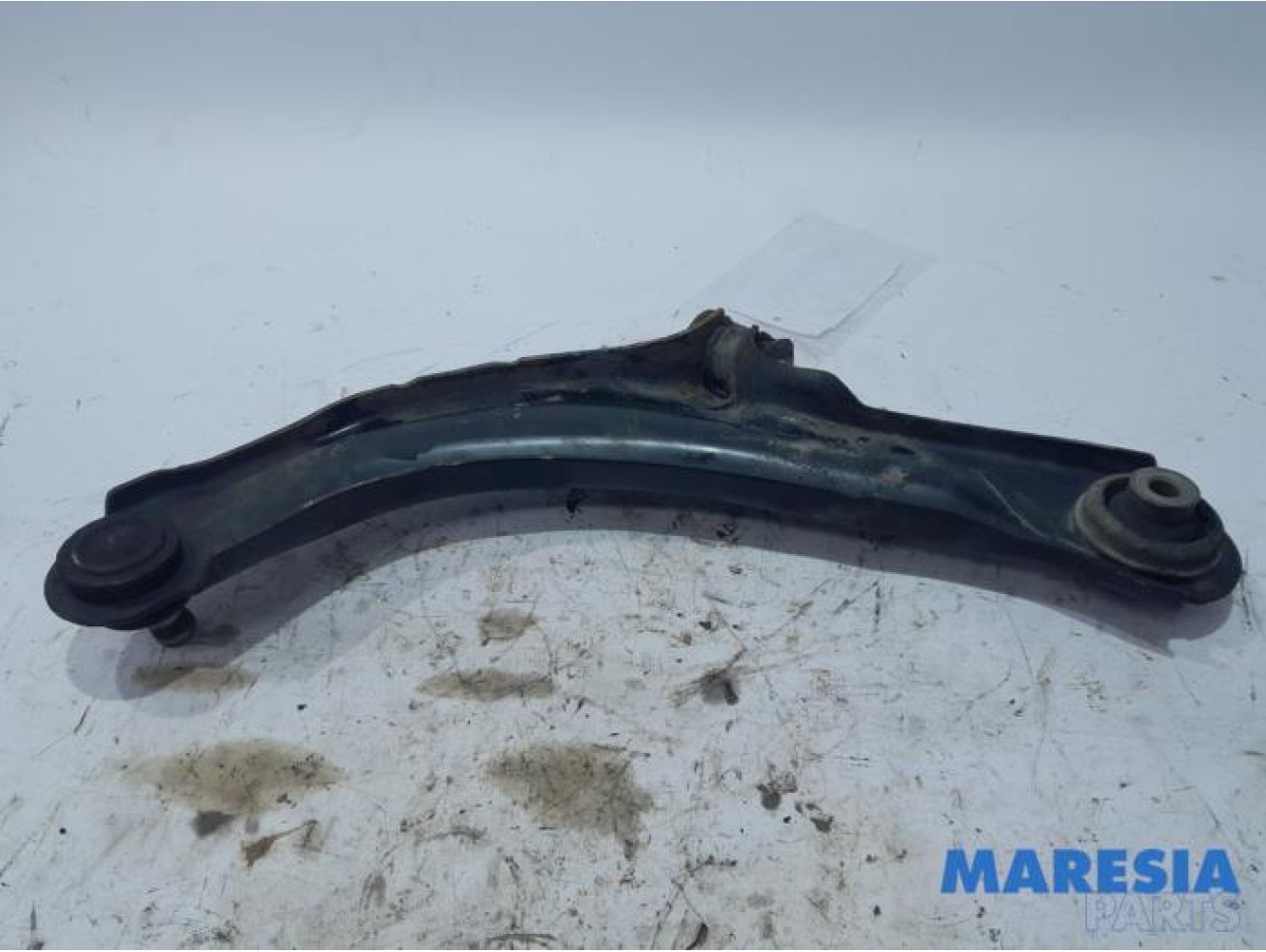Renault - Clio - Front lower wishbone, right