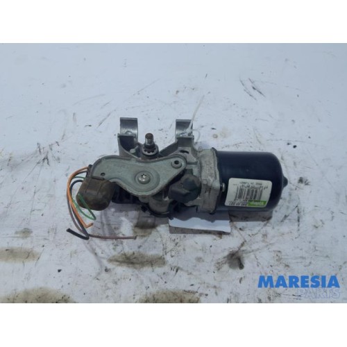 Renault - Clio - Front wiper motor