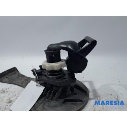 Renault - Clio - Spare wheel lift mechanism