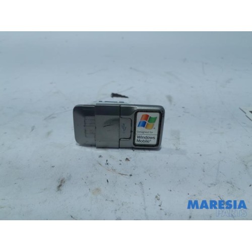 Alfa Romeo - Mito - AUX / USB connection