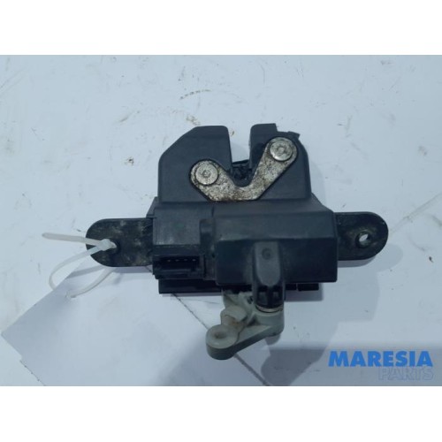 Fiat - Doblo - Tailgate lock mechanism