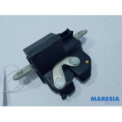 Fiat - 500 - Tailgate lock mechanism
