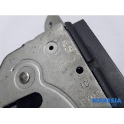 Fiat - 500 - Tailgate lock mechanism