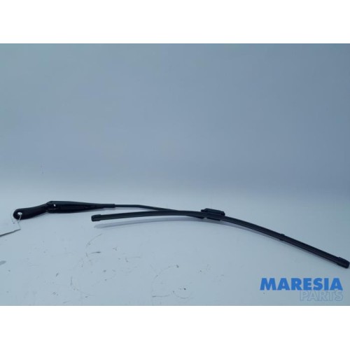 Peugeot - 208 - Front wiper arm