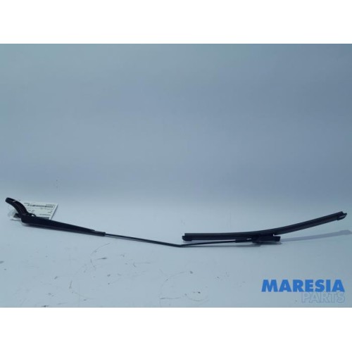 Peugeot - 208 - Front wiper arm