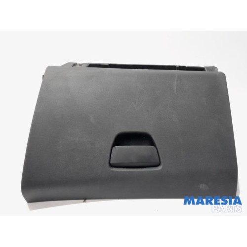 Peugeot - 208 - Glovebox