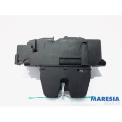 Peugeot - 308 - Tailgate lock mechanism