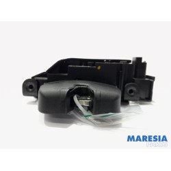 Peugeot - 308 - Tailgate lock mechanism