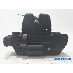 Peugeot - 208 - Tailgate lock mechanism