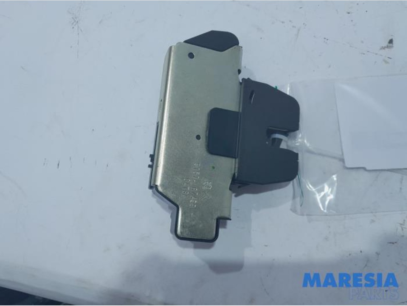 Peugeot - 208 - Tailgate lock mechanism