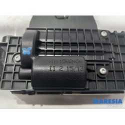 Peugeot - 208 - Tailgate lock mechanism