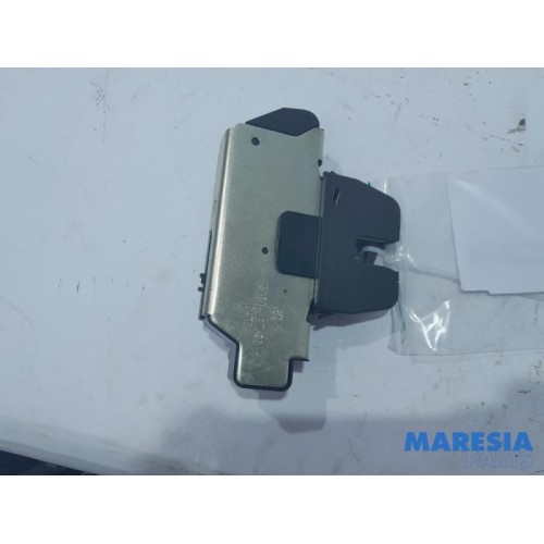 Peugeot - 208 - Tailgate lock mechanism