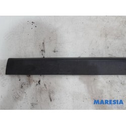Peugeot - 3008 - Zijskirt links