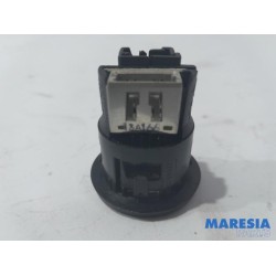 Peugeot - 208 - AUX/USB aansluiting
