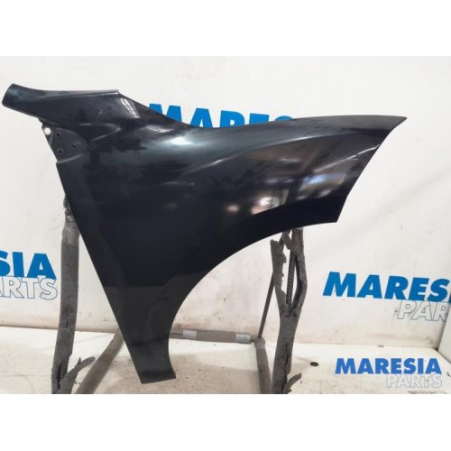 Renault - Megane - Front wing, right