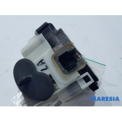Fiat - Doblo - Tailgate lock mechanism