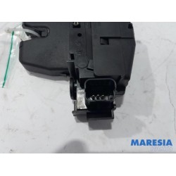 Peugeot - 308 - Tailgate lock mechanism
