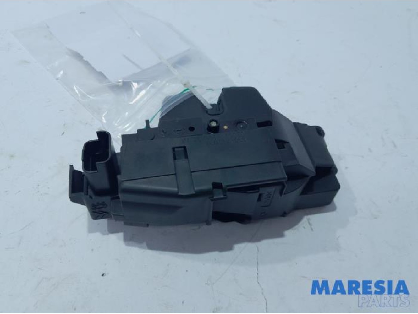 Peugeot - 308 - Tailgate lock mechanism