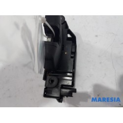 Peugeot - 308 - Tailgate lock mechanism