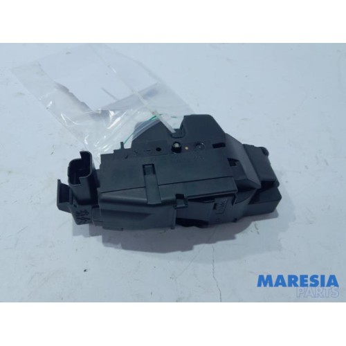 Peugeot - 308 - Tailgate lock mechanism