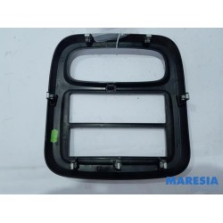 Renault - Trafic - Radio omlijsting