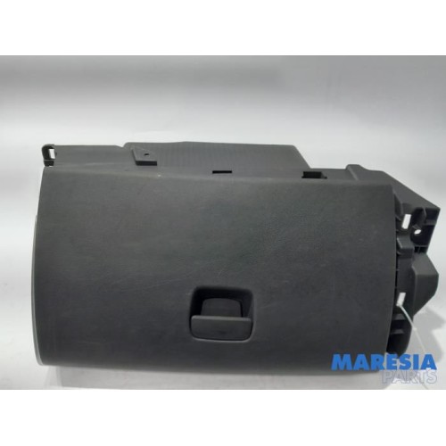 Renault - Trafic - Glovebox
