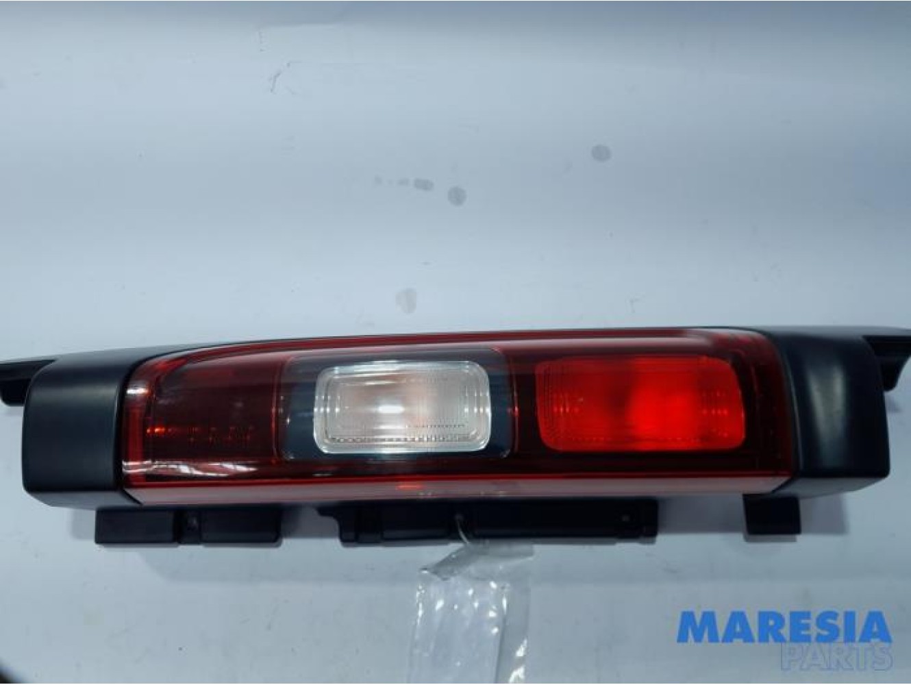 Renault - Trafic - Feu arrière droit