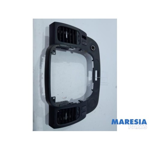 Renault - Trafic - Luftgitter Armaturenbrett