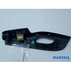 Renault - Trafic - Multi-functional window switch