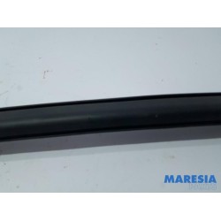 Renault - Trafic - Frontscreen frame