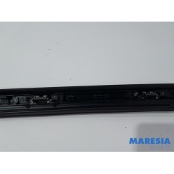 Renault - Trafic - Frontscreen frame