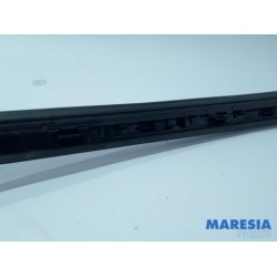 Renault - Trafic - Frontscreen frame