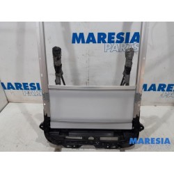 Peugeot - 2008 - Sliding headliner mechanism
