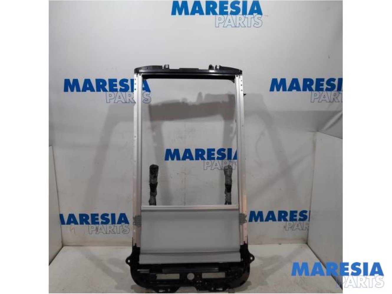 Peugeot - 2008 - Sliding headliner mechanism